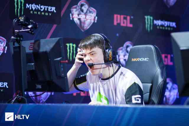 他以实际行 他以实际行