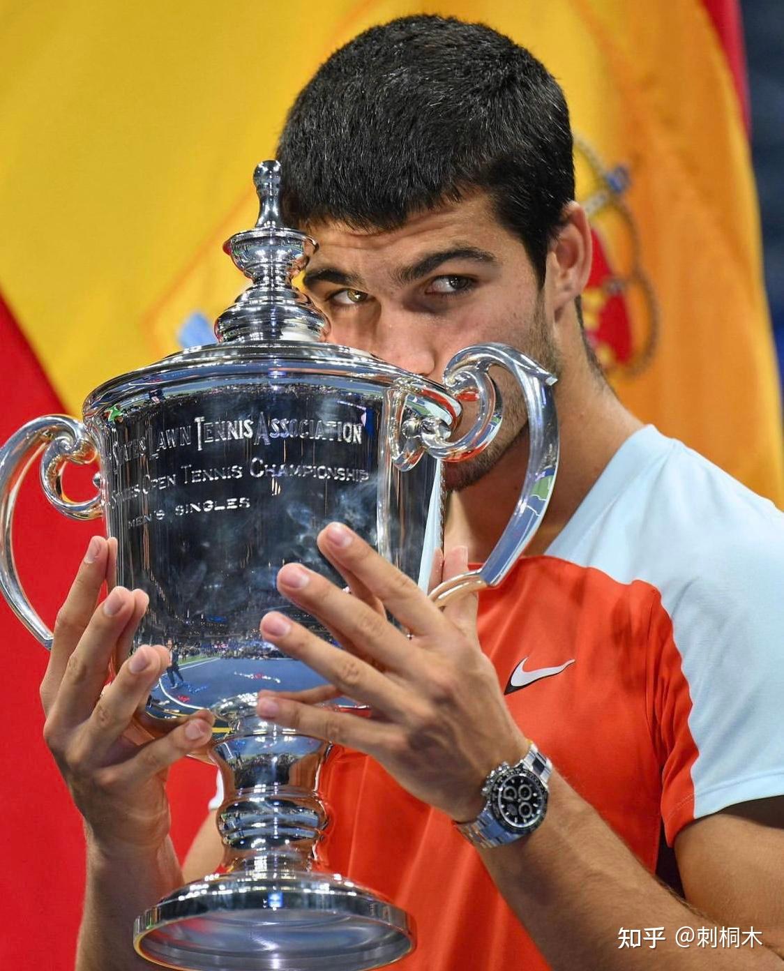 彰显了对他 彰显了对他